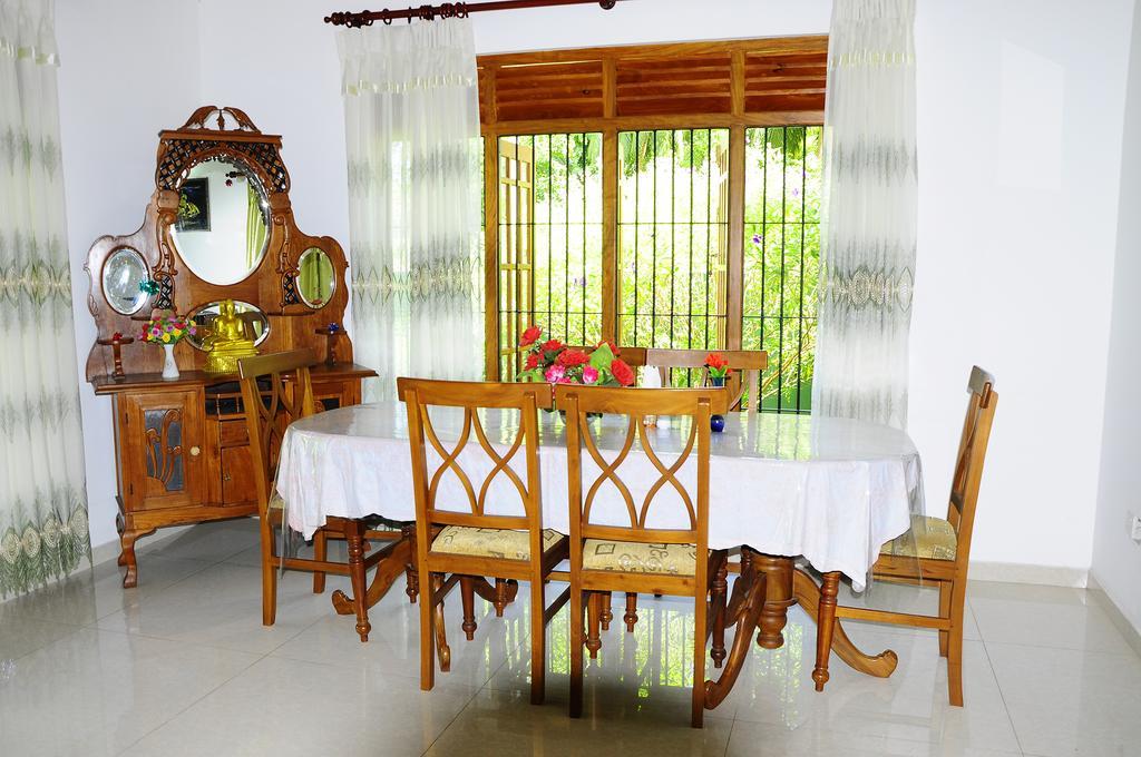 בנטוטה Lumbini Villa חדר תמונה